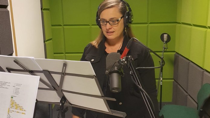 kadr z nagrania w studiu radiowym