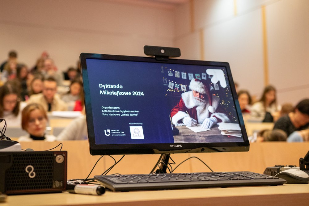 ekran ze slajdem tytułowym