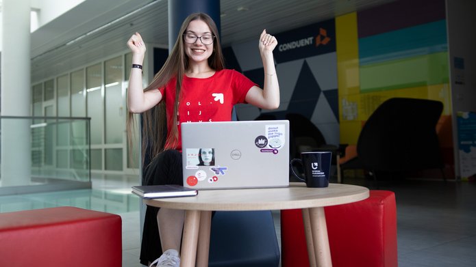 Zadowolona studentka